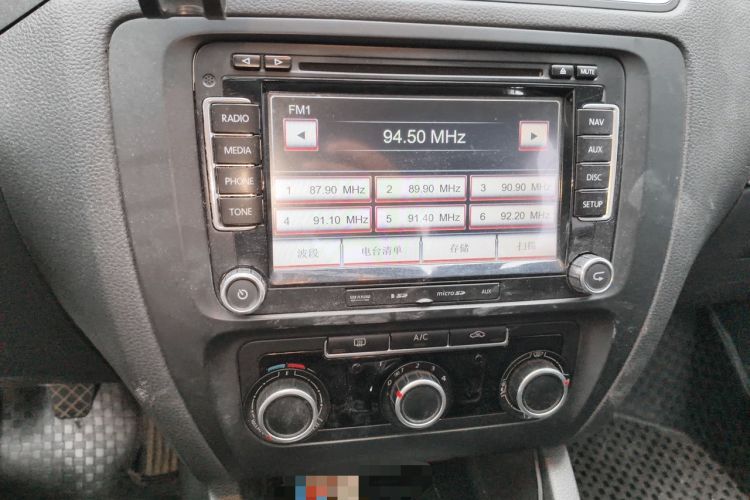 Used Volkswagen Sagitar 2012 1.6L Manual Comfort Model Audio And AC Panel