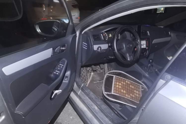 Used Volkswagen Sagitar 2012 1.6L Manual Comfort Model Driver Seat