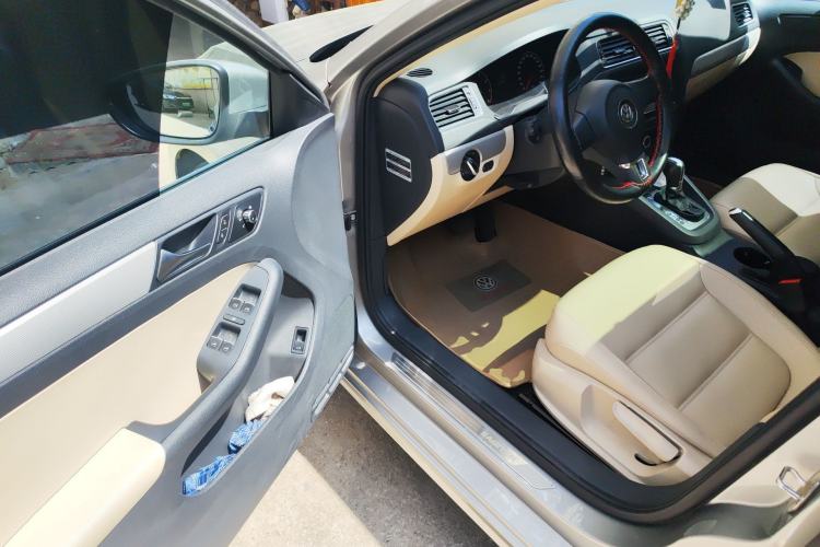 Used Volkswagen Sagitar 2012 1.6L Automatic Comfort Edition Driver Seat