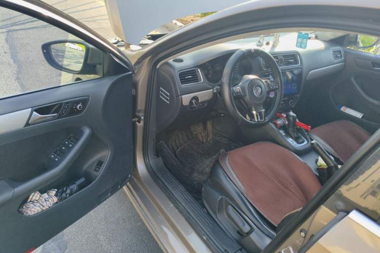 Used Volkswagen Sagitar 2012 1.6L Automatic Comfort Edition Driver Seat