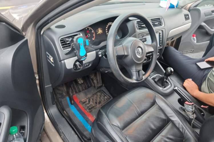 Used Volkswagen Sagitar 2012 1.6L Manual Comfort Model Driver Seat
