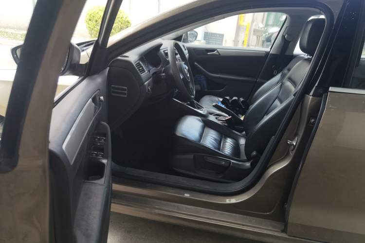 Used Volkswagen Sagitar 2012 1.6L Automatic Comfort Edition Driver Seat