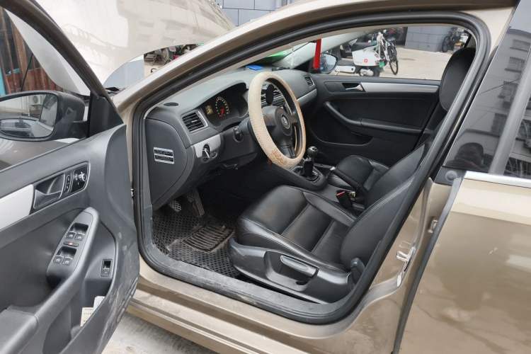 Used Volkswagen Sagitar 2012 1.6L Manual Comfort Model Driver Seat