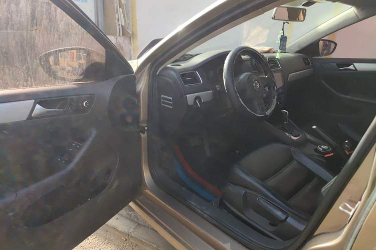 Used Volkswagen Sagitar 2012 1.6L Automatic Comfort Edition Driver Seat