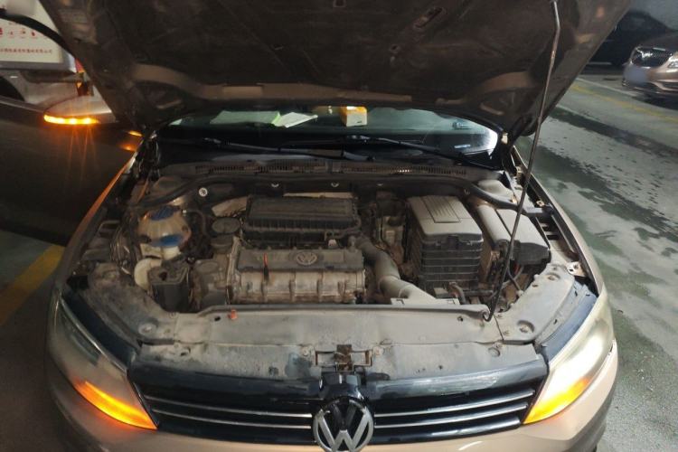 Used Volkswagen Sagitar 2012 1.6L Automatic Comfort Edition Engine Bay
