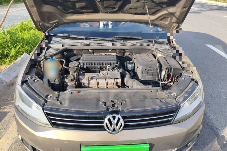 Used Volkswagen Sagitar 2012 1.6L Automatic Comfort Edition Engine Bay