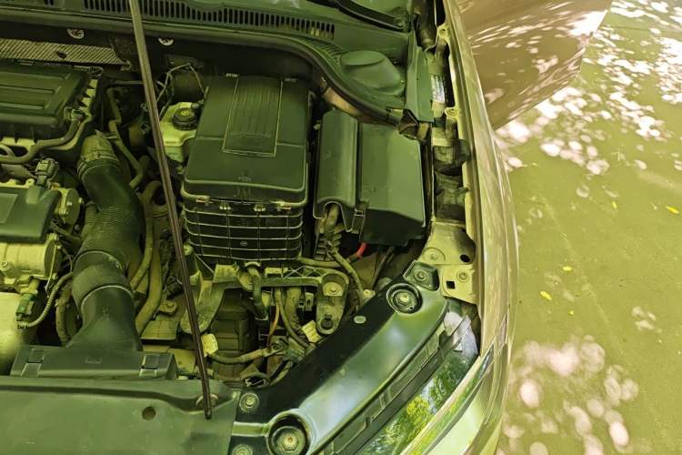Used Volkswagen Sagitar 2012 1.6L Automatic Comfort Edition Engine Bay Left