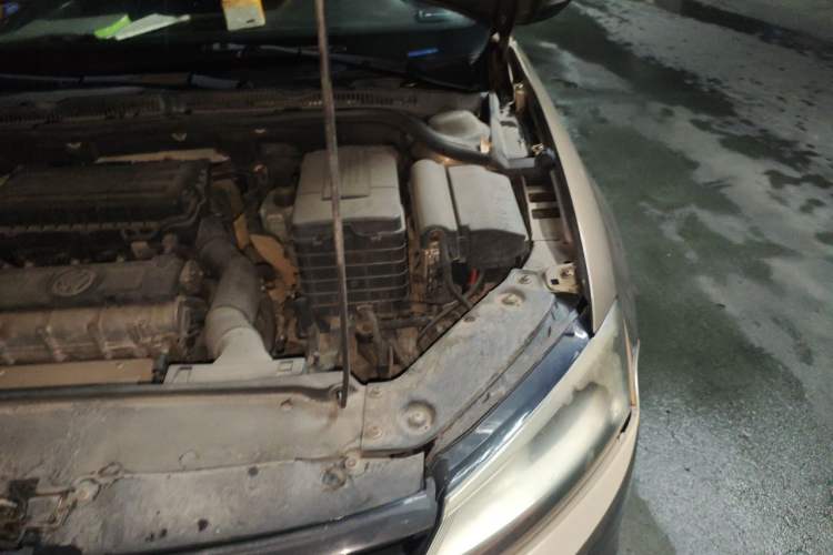 Used Volkswagen Sagitar 2012 1.6L Automatic Comfort Edition Engine Bay Left