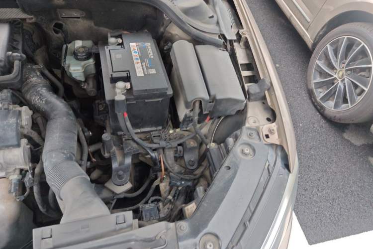 Used Volkswagen Sagitar 2012 1.6L Manual Comfort Model Engine Bay Left