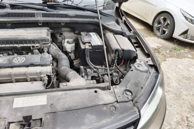 Used Volkswagen Sagitar 2012 1.6L Manual Comfort Model Engine Bay Left