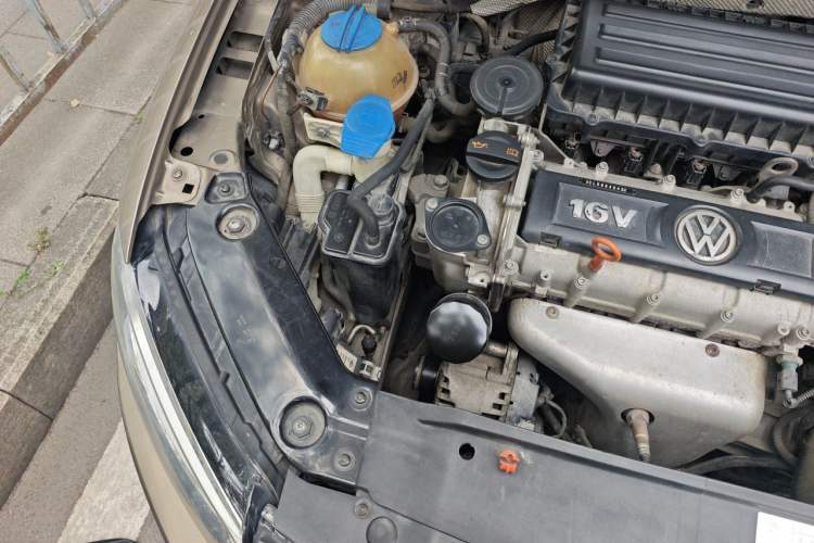 Used Volkswagen Sagitar 2012 1.6L Automatic Comfort Edition Engine Bay Right