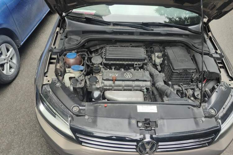 Used Volkswagen Sagitar 2012 1.6L Automatic Comfort Edition Engine Bay Right
