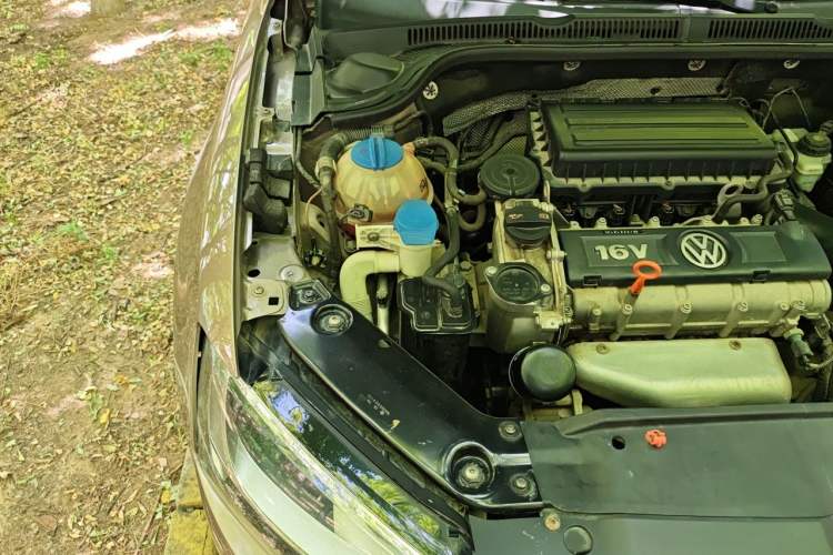 Used Volkswagen Sagitar 2012 1.6L Automatic Comfort Edition Engine Bay Right