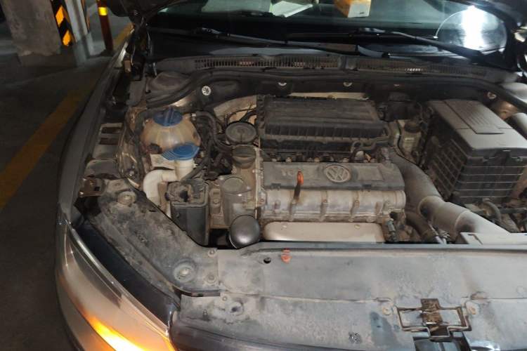 Used Volkswagen Sagitar 2012 1.6L Automatic Comfort Edition Engine Bay Right