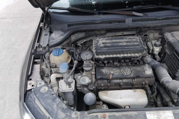Used Volkswagen Sagitar 2012 1.6L Automatic Comfort Edition Engine Bay Right