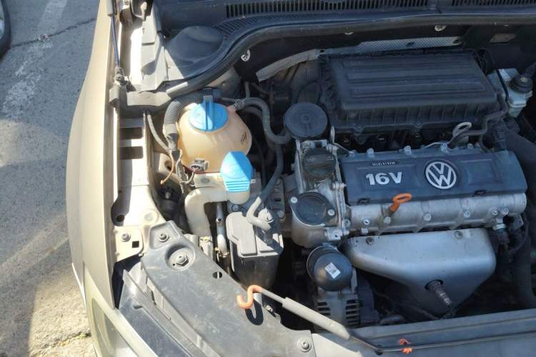 Used Volkswagen Sagitar 2012 1.6L Manual Fashion Edition Engine Bay Right