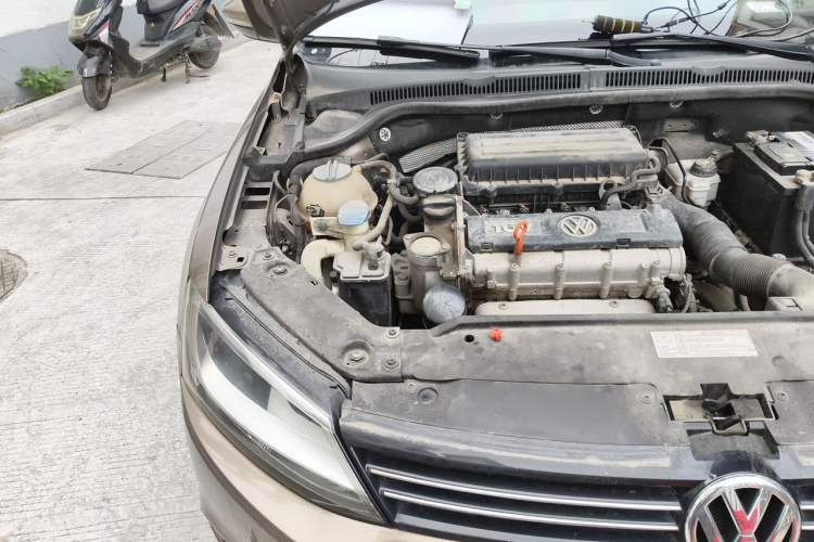 Used Volkswagen Sagitar 2012 1.6L Manual Comfort Model Engine Bay Right
