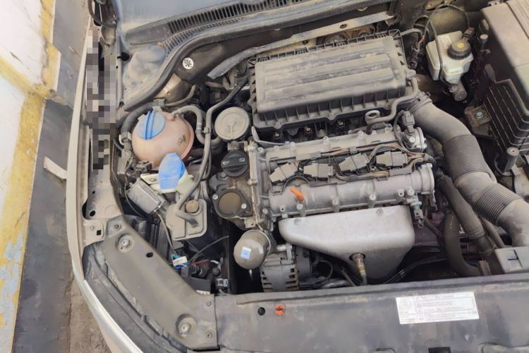 Used Volkswagen Sagitar 2012 1.6L Automatic Comfort Edition Engine Bay Right