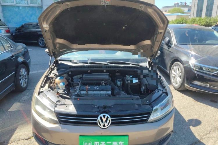 Used Volkswagen Sagitar 2012 1.6L Manual Fashion Edition Engine Bay