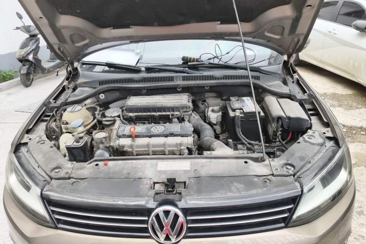 Used Volkswagen Sagitar 2012 1.6L Manual Comfort Model Engine Bay