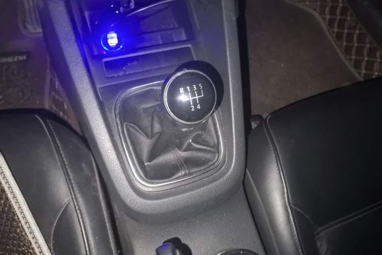Used Volkswagen Sagitar 2012 1.6L Manual Comfort Model Gear Lever