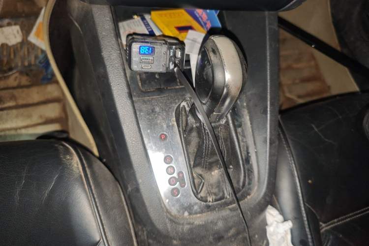 Used Volkswagen Sagitar 2012 1.6L Automatic Comfort Edition Gear Lever