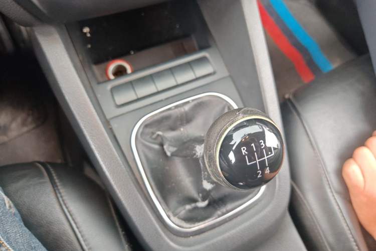 Used Volkswagen Sagitar 2012 1.6L Manual Comfort Model Gear Lever
