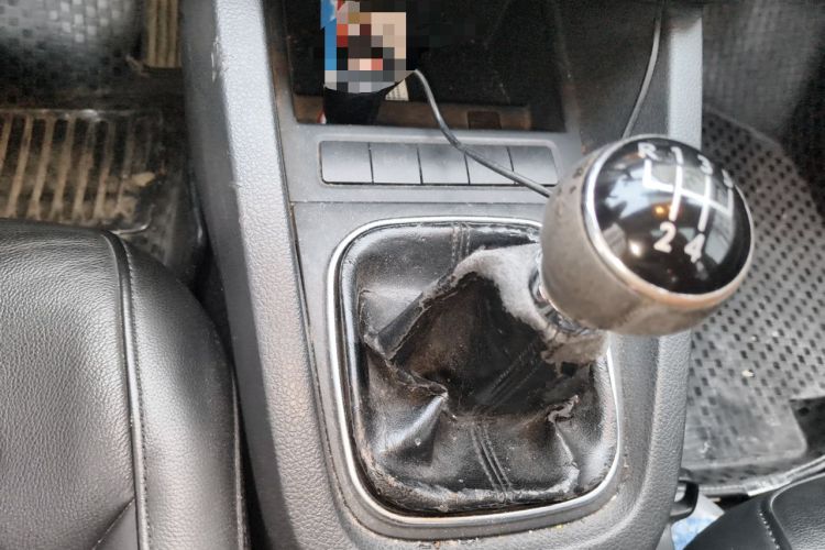 Used Volkswagen Sagitar 2012 1.6L Manual Comfort Model Gear Lever