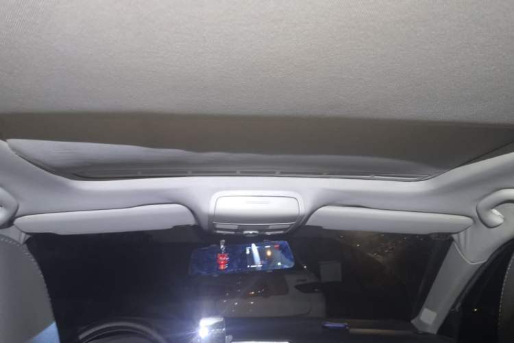 Used Volkswagen Sagitar 2012 1.6L Manual Comfort Model Headliner