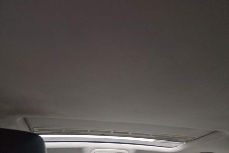 Used Volkswagen Sagitar 2012 1.6L Manual Comfort Model Headliner