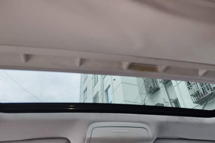Used Volkswagen Sagitar 2012 1.6L Manual Comfort Model Headliner