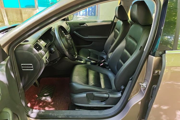 Used Volkswagen Sagitar 2012 1.6L Automatic Comfort Edition Left Front Seat