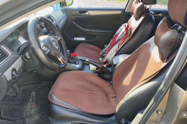 Used Volkswagen Sagitar 2012 1.6L Automatic Comfort Edition Left Front Seat