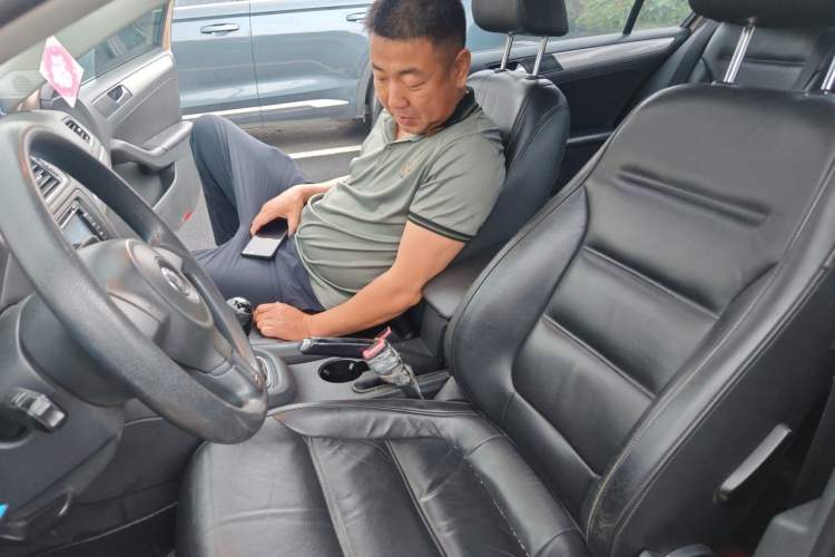 Used Volkswagen Sagitar 2012 1.6L Manual Comfort Model Left Front Seat