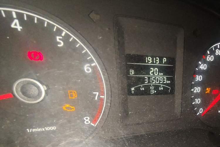 Used Volkswagen Sagitar 2012 1.6L Automatic Comfort Edition Odometer Close Up
