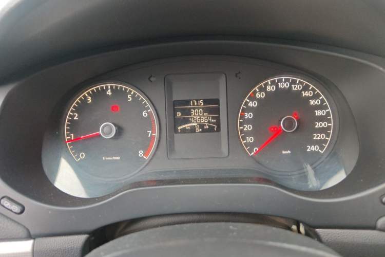 Used Volkswagen Sagitar 2012 1.6L Manual Comfort Model Odometer Close Up