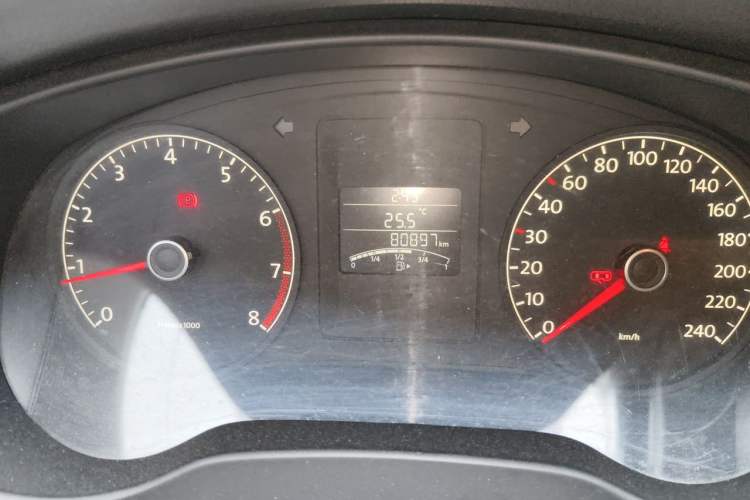 Used Volkswagen Sagitar 2012 1.6L Manual Comfort Model Odometer Close Up
