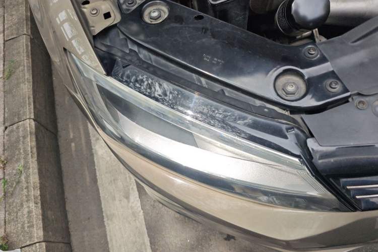 Used Volkswagen Sagitar 2012 1.6L Automatic Comfort Edition Right Front Headlight