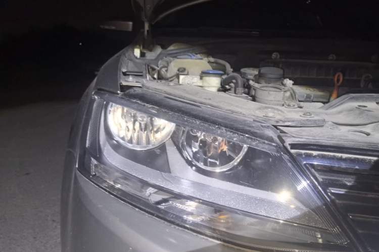 Used Volkswagen Sagitar 2012 1.6L Manual Comfort Model Right Front Headlight