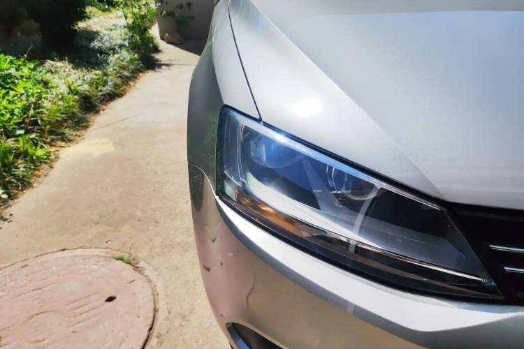 Used Volkswagen Sagitar 2012 1.6L Automatic Comfort Edition Right Front Headlight