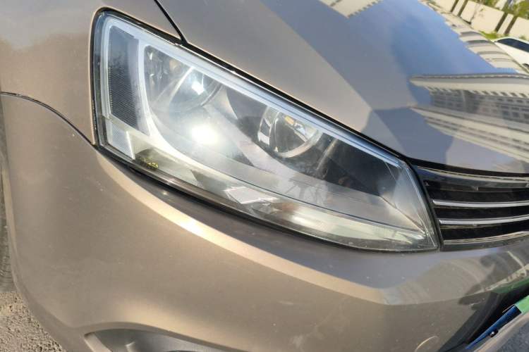 Used Volkswagen Sagitar 2012 1.6L Automatic Comfort Edition Right Front Headlight