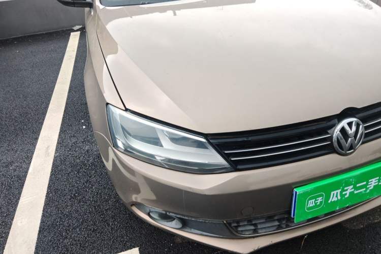 Used Volkswagen Sagitar 2012 1.6L Manual Comfort Model Right Front Headlight