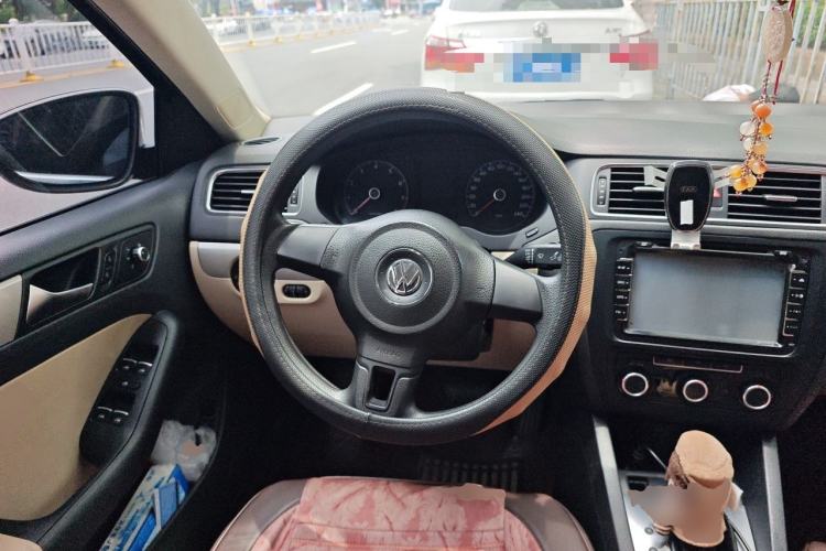 Used Volkswagen Sagitar 2012 1.6L Automatic Comfort Edition Steering Wheel