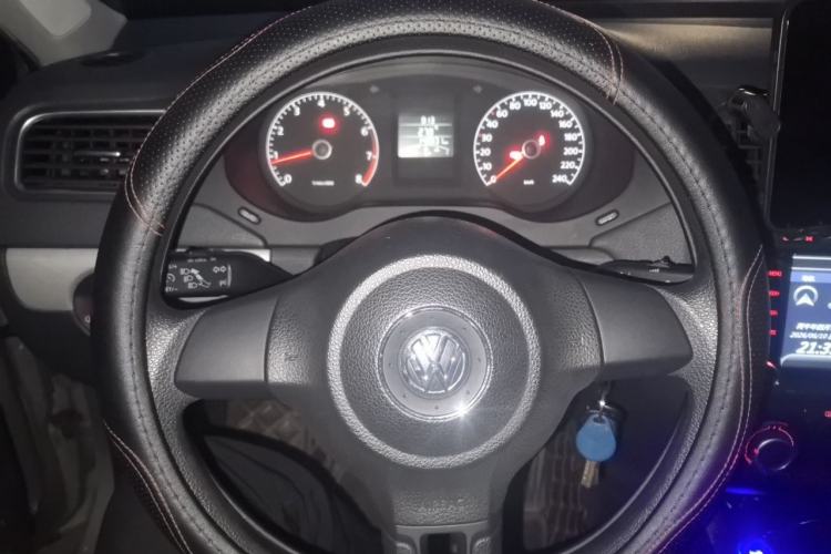 Used Volkswagen Sagitar 2012 1.6L Manual Comfort Model Steering Wheel