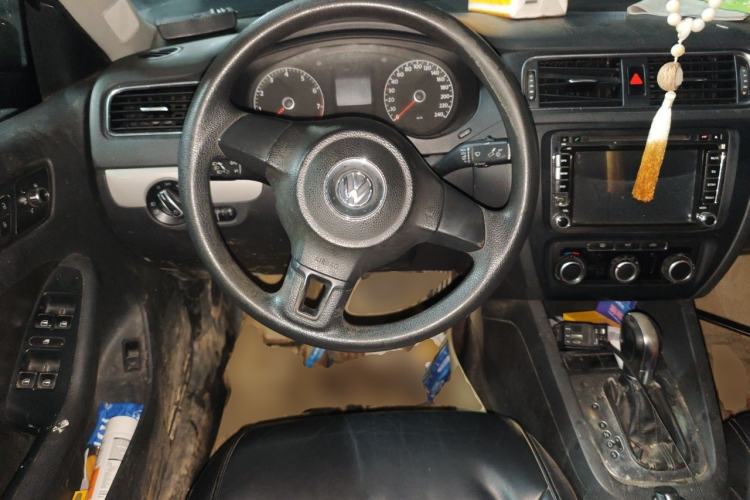Used Volkswagen Sagitar 2012 1.6L Automatic Comfort Edition Steering Wheel