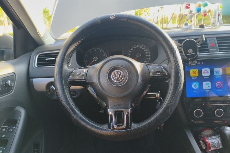 Used Volkswagen Sagitar 2012 1.6L Automatic Comfort Edition Steering Wheel