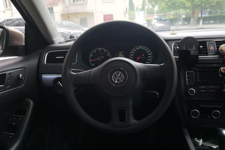 Used Volkswagen Sagitar 2012 1.6L Automatic Comfort Edition Steering Wheel