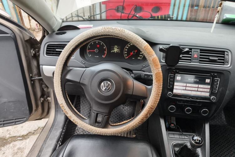 Used Volkswagen Sagitar 2012 1.6L Manual Comfort Model Steering Wheel