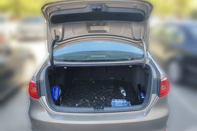 Used Volkswagen Sagitar 2012 1.6L Manual Fashion Edition Trunk