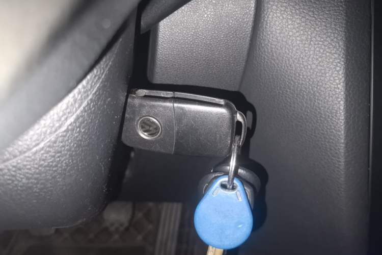 Used Volkswagen Sagitar 2012 1.6L Manual Comfort Model Vehicle Key